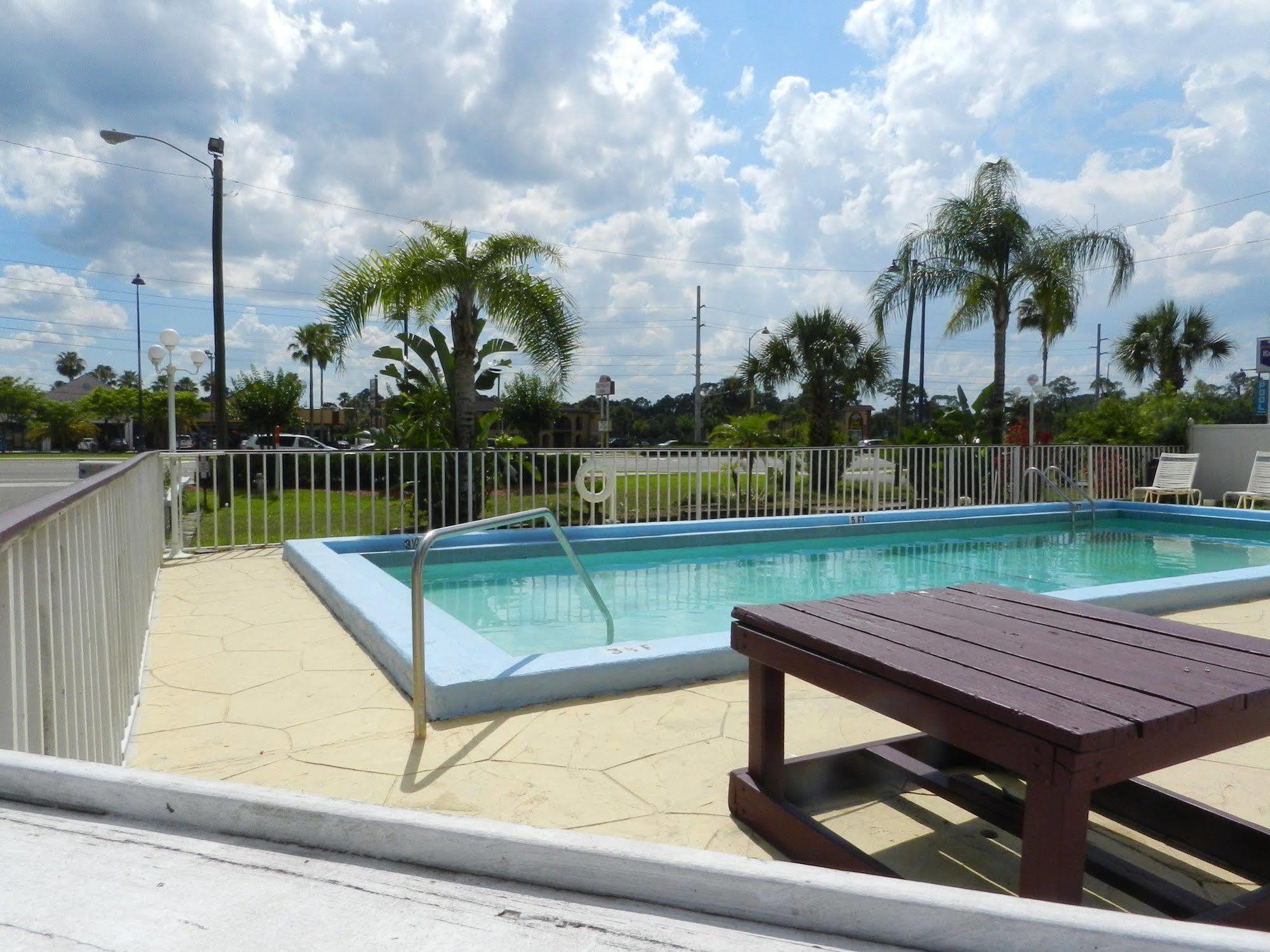 Maple Leaf Inn & Suites Kissimmee Zewnętrze zdjęcie